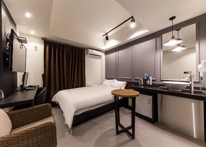 Raha Hotel